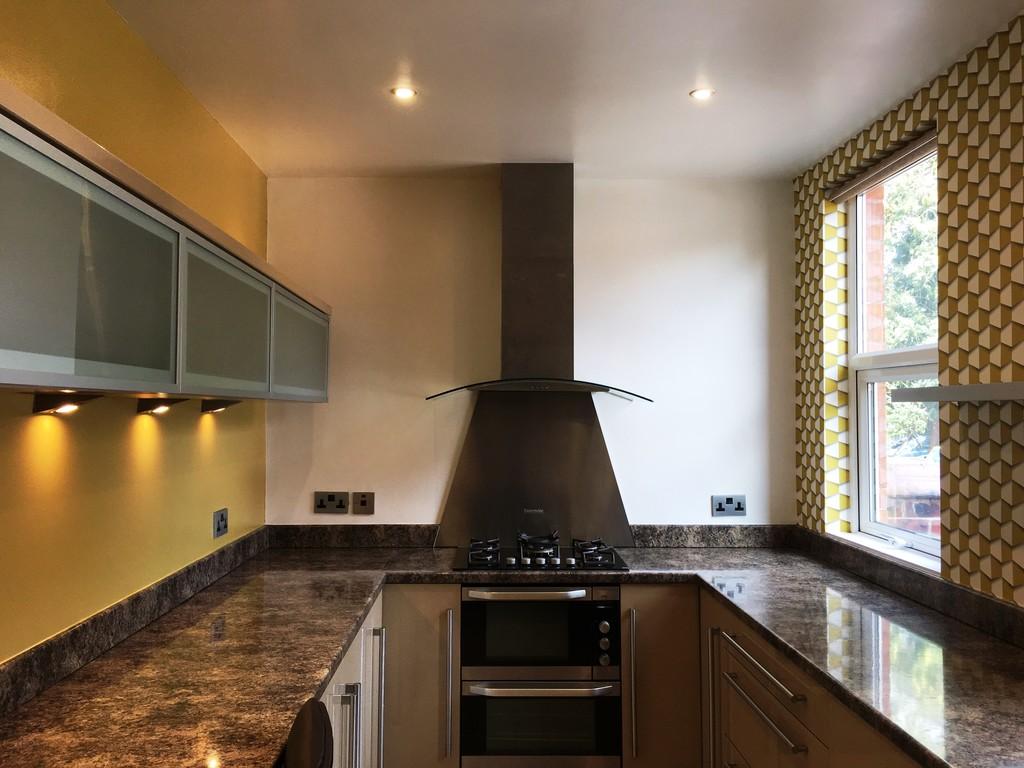 Peel Moat Road, Heaton Moor 2 bed apartment £900 pcm (£208 pw)