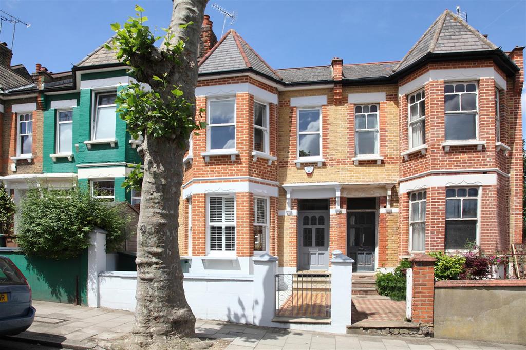 Mildenhall Road, London, E5 3 bed property £3,300 pcm (£762 pw)