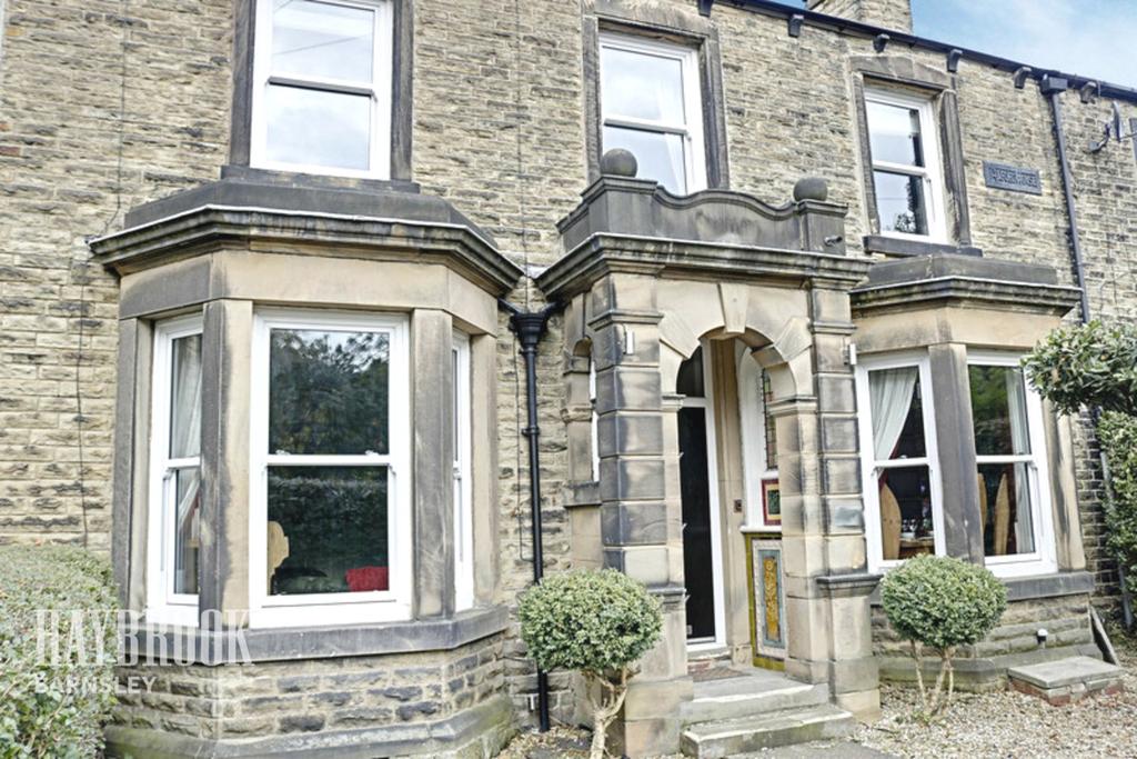 Park Road, Barnsley 4 bed terraced house £275,000
