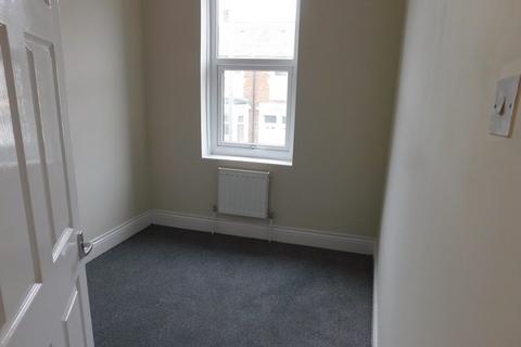 2 bedroom flat to rent, Victoria Road, Gateshead
