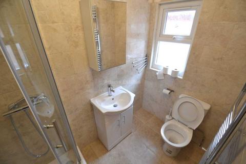 5 bedroom flat to rent, Christchurch Road, Reading -