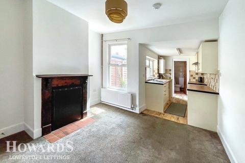 3 bedroom terraced house to rent, St Margarets Road, Lowestoft