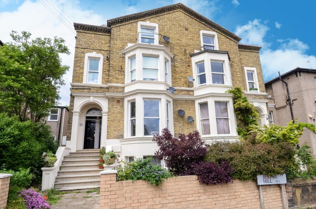 Blythe Hill Catford SE6 1 bed flat £1,100 pcm (£254 pw)