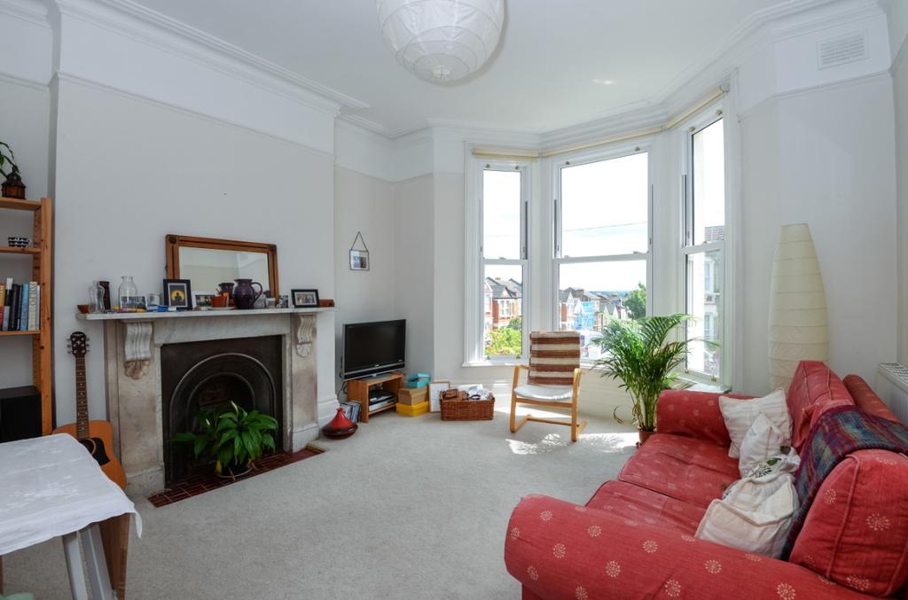 Blythe Hill Catford SE6 1 bed flat £1,100 pcm (£254 pw)