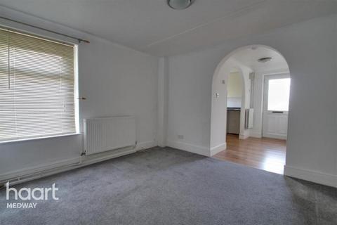 2 bedroom end of terrace house to rent, New Road, Rochester