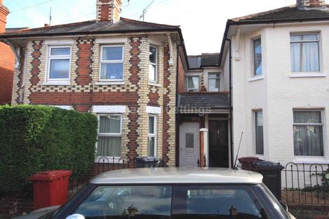 4 bedroom house to rent, Highgrove Street, Reading