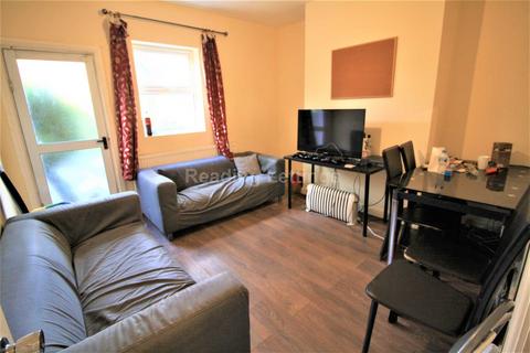 6 bedroom terraced house to rent, Addington Road, Reading