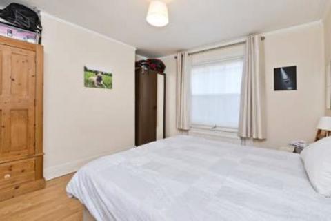 1 bedroom flat to rent, Brackenbury Rd,