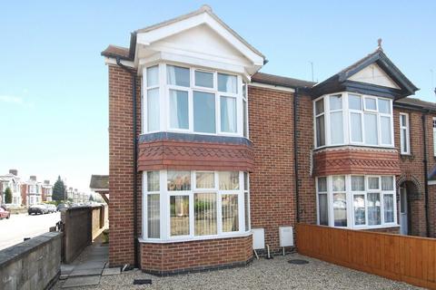 4 bedroom end of terrace house to rent, Hollow Way, Cowley