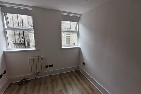 2 bedroom apartment to rent - Cross Crown Street, Cleckheaton