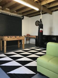 Plymouth PL4