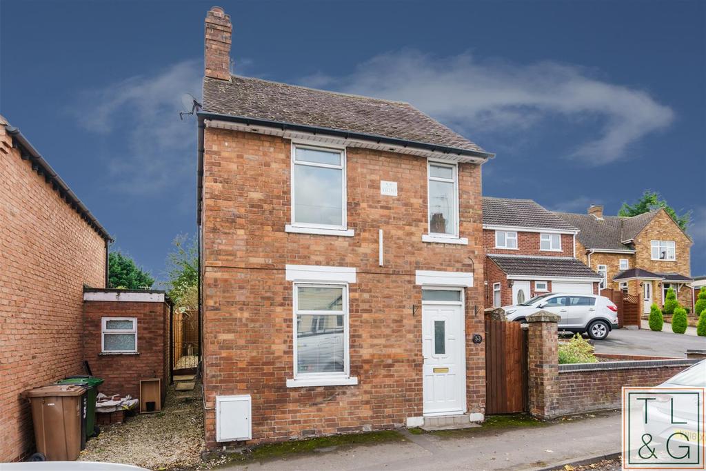 Pershore Road, Evesham 2 bed detached house £695 pcm (£160 pw)