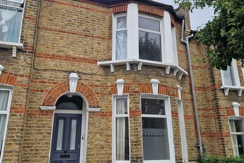 2 bedroom terraced house to rent, Landcroft Road, London, SE22