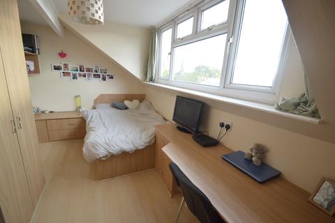6 bedroom terraced house to rent, 20 Ash Road , Headingley, Leeds LS6
