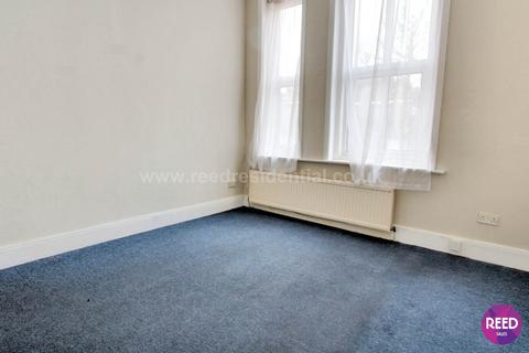 1 bedroom apartment to rent, Station Road, Southend