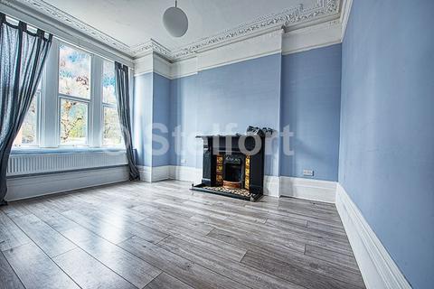 3 bedroom apartment to rent, Belmont Road, London, N15