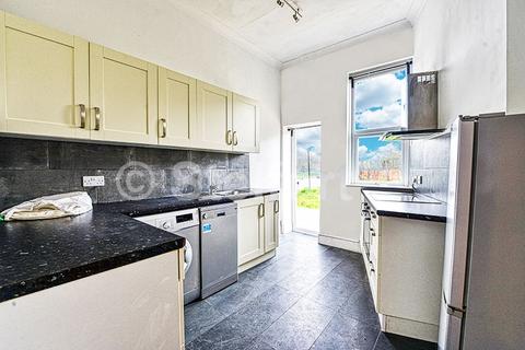 3 bedroom apartment to rent, Belmont Road, London, N15