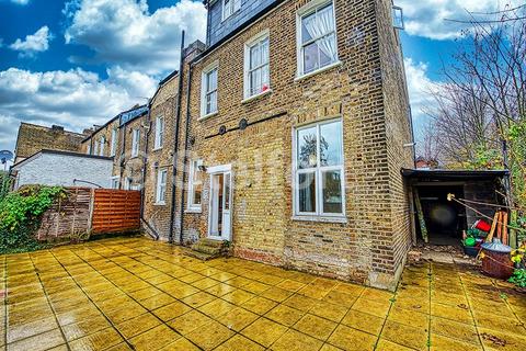 3 bedroom apartment to rent, Belmont Road, London, N15