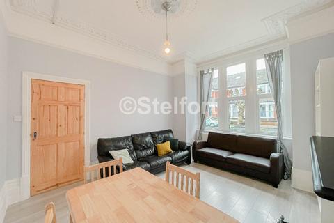 3 bedroom apartment to rent, Belmont Road, London, N15