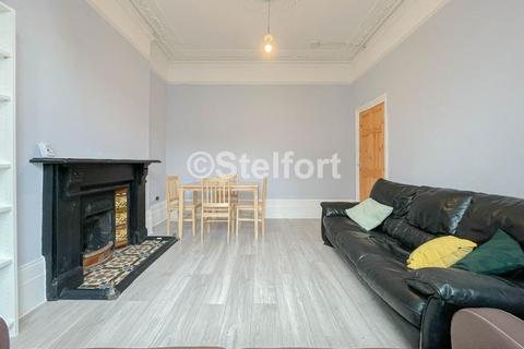 3 bedroom apartment to rent, Belmont Road, London, N15