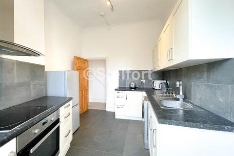 3 bedroom apartment to rent, Belmont Road, London, N15