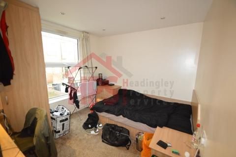 9 bedroom house to rent, 24 Estcourt Terrace, Headingley, Leeds LS6