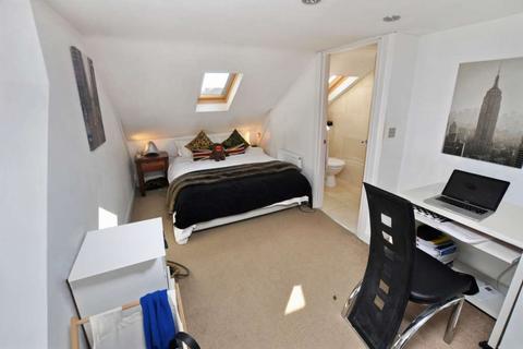 3 bedroom terraced house to rent - Cross Street, St. Clements *Student Property 2023*