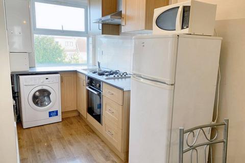 2 bedroom flat to rent, Pinner Road, Harrow HA1