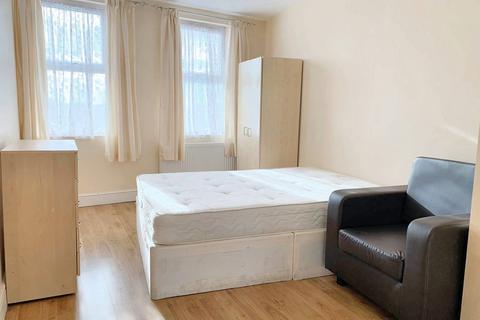 2 bedroom flat to rent, Pinner Road, Harrow HA1