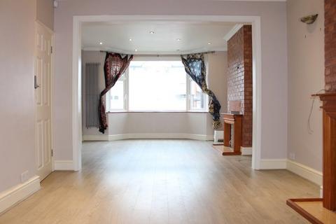3 bedroom semi-detached house to rent, Spencer Road, Harrow