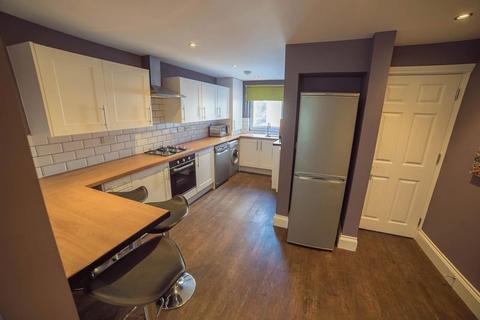 4 bedroom apartment to rent, Somers Road, Southsea PO5