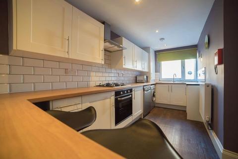 4 bedroom apartment to rent, Somers Road, Southsea PO5