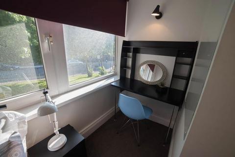4 bedroom apartment to rent, Somers Road, Southsea PO5