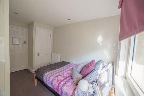 4 bedroom apartment to rent, Somers Road, Southsea PO5