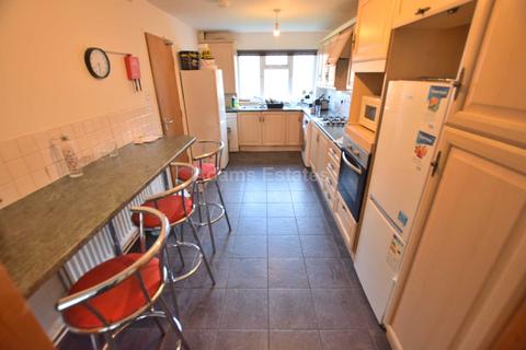 5 bedroom terraced house to rent, Spring Terrace, Reading, England