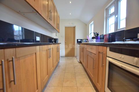 3 bedroom terraced house to rent, Waldeck Street, Reading, Berkshire RG1 2RE