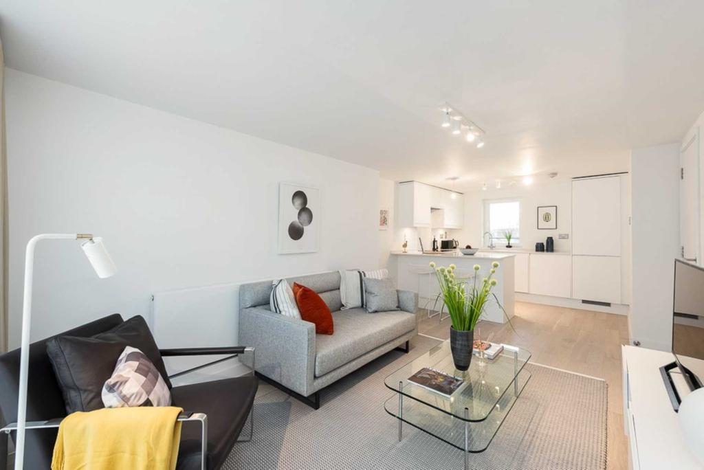 Kilmuir House, Ebury Street, London, SW1W 2 bed flat £2,708 pcm (£625 pw)