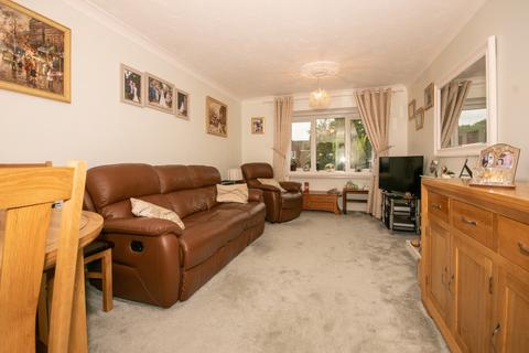 Cooper House 21 Coleridge Drive Ruislip Middlesex Ha4 1 Bed