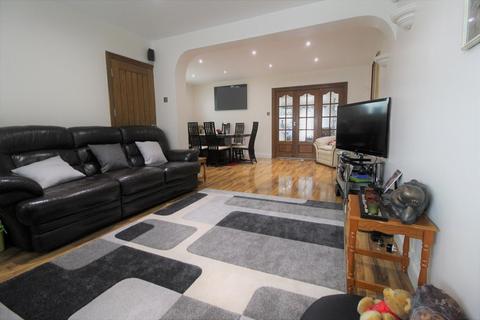 4 bedroom end of terrace house to rent, Raynton Drive, Hayes