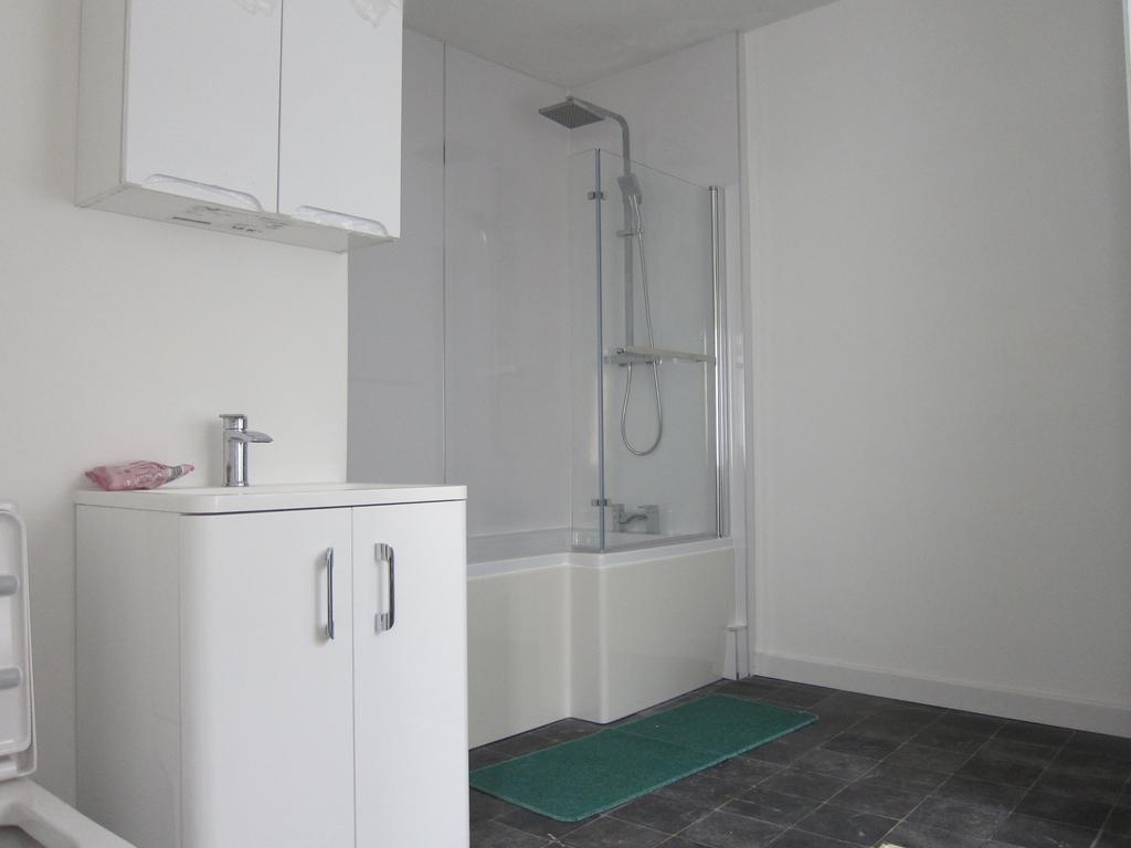 Wood Road, Treforest, Pontypridd 2 bed house £675 pcm (£156 pw)