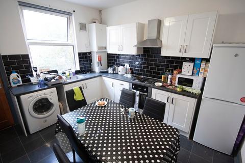 5 bedroom terraced house to rent, Harold Terrace, Hyde Park, Leeds, LS6