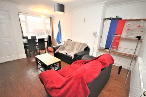 3 bedroom end of terrace house to rent - Hessle Walk , Hyde Park, LEEDS, LS6