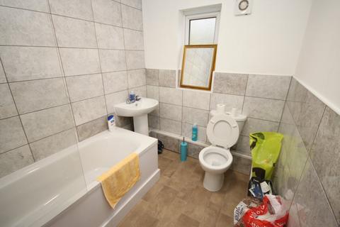 3 bedroom end of terrace house to rent, Hessle Walk , Hyde Park, LEEDS, LS6