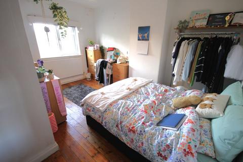 3 bedroom end of terrace house to rent, Hessle Walk , Hyde Park, LEEDS, LS6