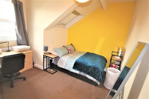 4 bedroom terraced house to rent, Harold Terrace, Burley, Leeds, LS6
