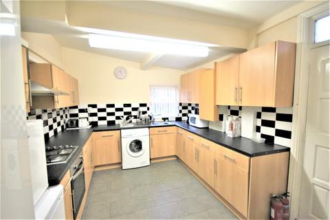 6 bedroom terraced house to rent, Norwood Terrace, Hyde Park, Leeds, LS6