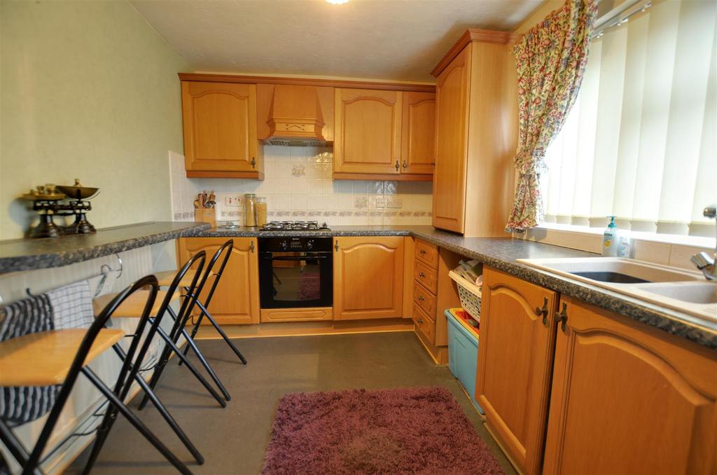 Vale Gardens, Penkridge, ST19 5LR 2 bed apartment £110,000