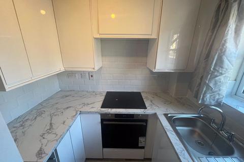 2 bedroom terraced house to rent, Ferndene, Bristol