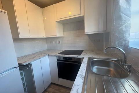 2 bedroom terraced house to rent, Ferndene, Bristol