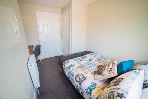 4 bedroom apartment to rent, Somers Road, Southsea PO5